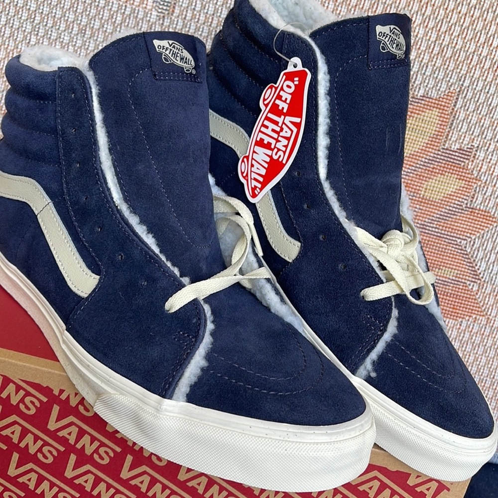 Vans Men’s Sk8-Hi
Cozy Hug Parisian Night
VN0005U9JDU
Sneakers - Picture 8 of 16